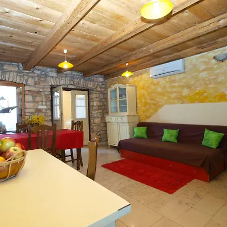 House 148 * Muntić