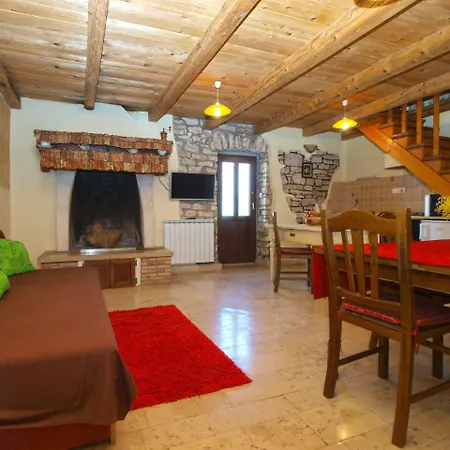 House 148 Muntic