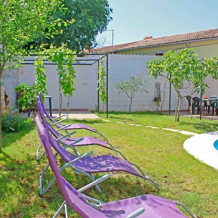House 148 * Muntic